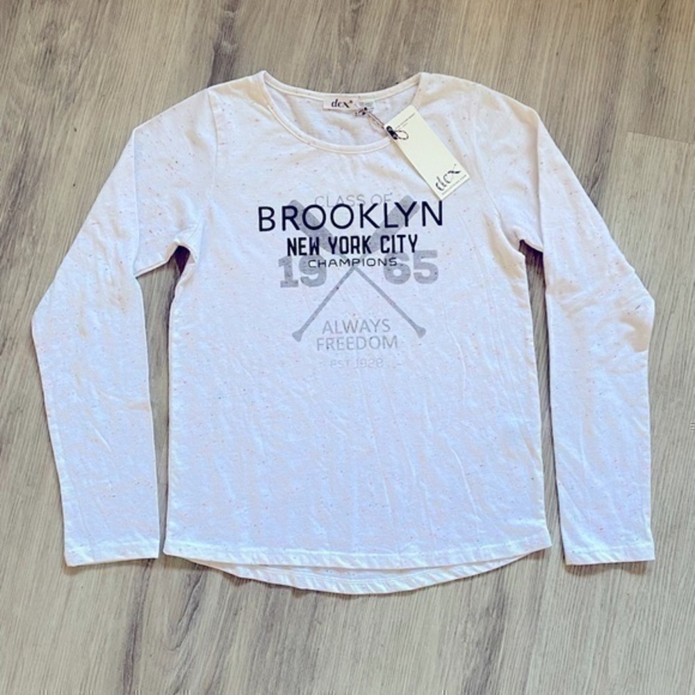🛍️ 2/$12
DEX new with tags girls size XL (14) long sleeve top